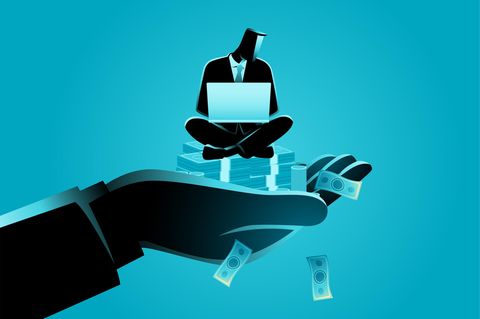 Vorstandsgehälter-Illustration zeigt einen Mann der in Anzug mit Laptop auf einer Hand voller Geld sitzt