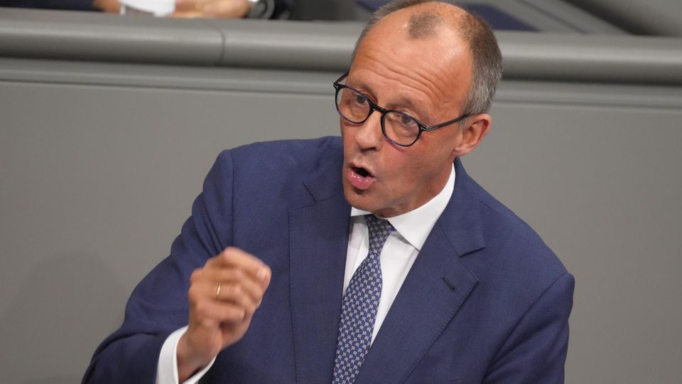 Merz greift Scholz an: "Sie spalten das Land, Herr Bundeskanzler" (Video)