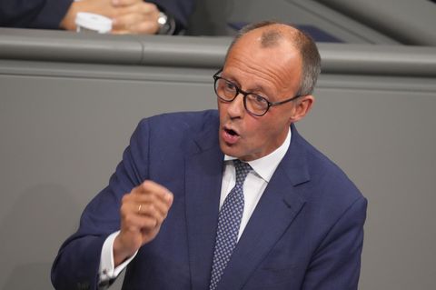 Merz greift Scholz an: "Sie spalten das Land, Herr Bundeskanzler" (Video)