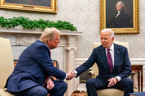 Joe Biden begrüßt Donald Trump im Weißen Haus