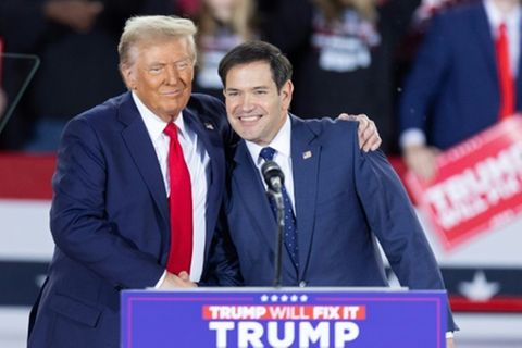 Marco Rubio mit Donald Trump bei einem Wahlkampfauftritt