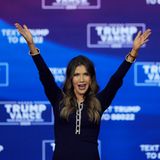 South Dakotas Gouverneurin Kristi Noem wird Heimatschutzministerin. Die 52-Jährige bekommt somit die Aufsicht über die Einwanderungs- und Grenzschutzbehörde. Noem machte Schlagzeilen, als sie in ihrem Buch schilderte, wie sie ihren angeblich "nicht erziehbaren" Jagdhund eigenhändig erschoss