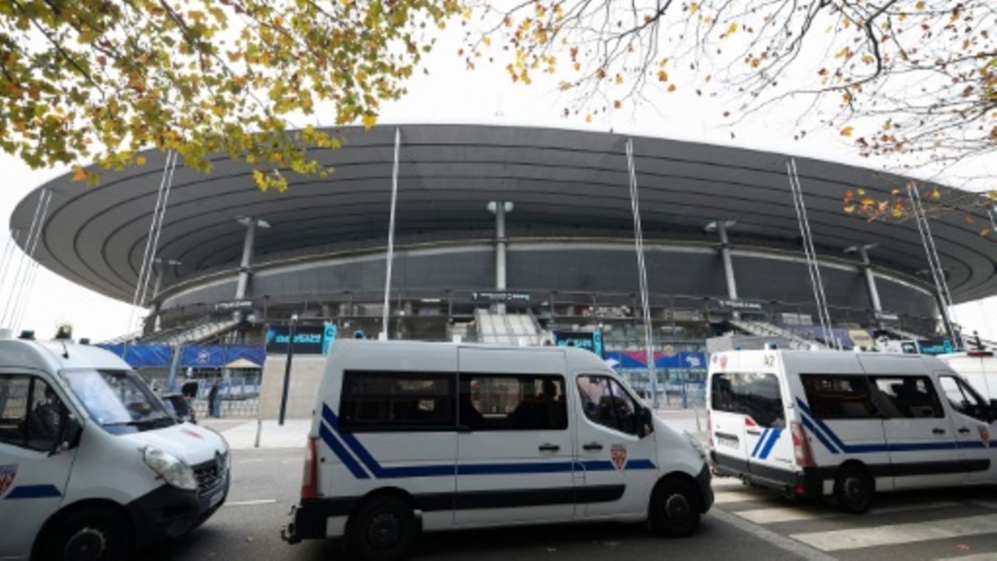 Sicherung des Stade-de-France vor dem Mannschaftstraining