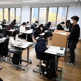 Südkoreanische Schüler beim jährlichen College Scholastic Ability Test an einer Schule in Seoul, Südkorea