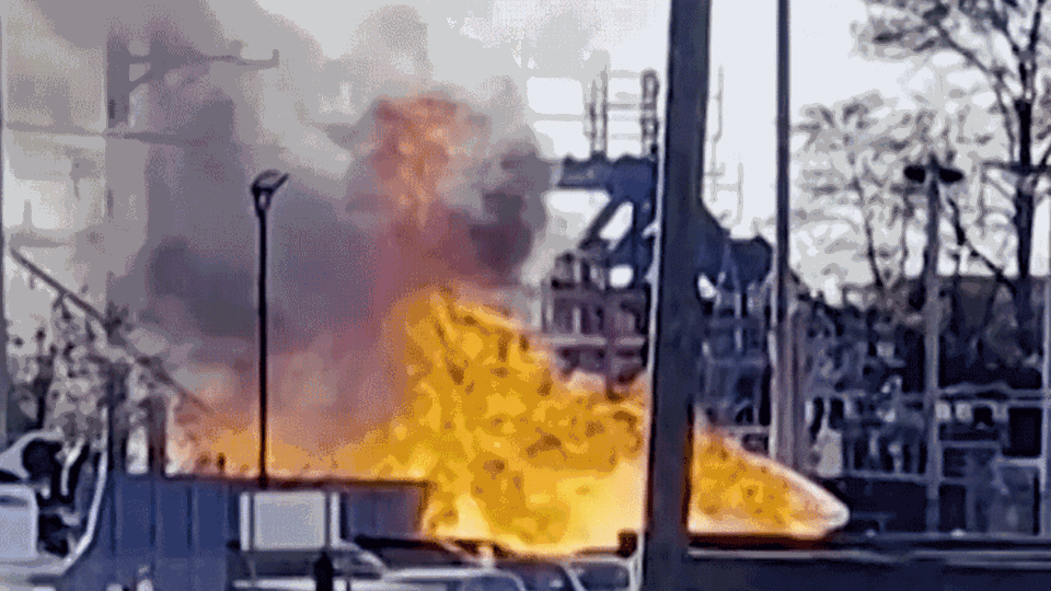 Feuerball in der Bronx: Trafo-Explosion in New York legt Zugverkehr lahm