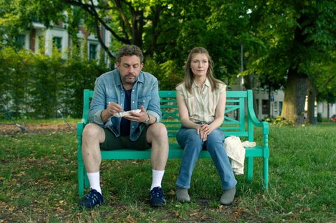 Was ist real, was ist Fiktion? Sebastian Bezzel und Johanna Christine Gehlen als Robert und Beate in die "Die StiNos" 