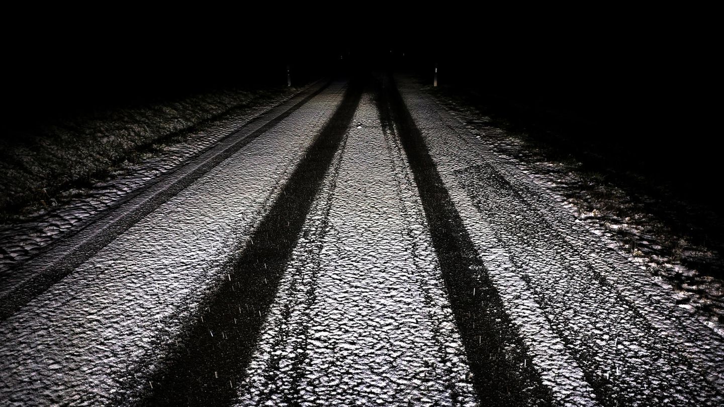 In der Nacht von Mittwoch auf Donnerstag lag in Teilen Bayerns der erste Schnee auf den Straßen