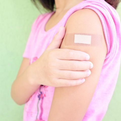 HPV vaccination: girl has a patch on the upper arm