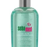 Trockene Haut im Winter? Sebamed will da mit der feuchtigkeitsspendenden Pflanze schlechthin gegensteuern: Der Aloe Vera. Die ist reich an Vitamin A, C, D und E, Enzymen, Mineralien und essentiellen Aminosäuren. Sebamed kombiniert die Pflanzenkraft in seinem Dermohydrierenden Aloe Gel mit Panthenol und Allantoin, die zusätzlich beanspruchte Haut revitalisieren und so in jeder Jahrszeit für geschmeidige, pralle Haut sorgen.