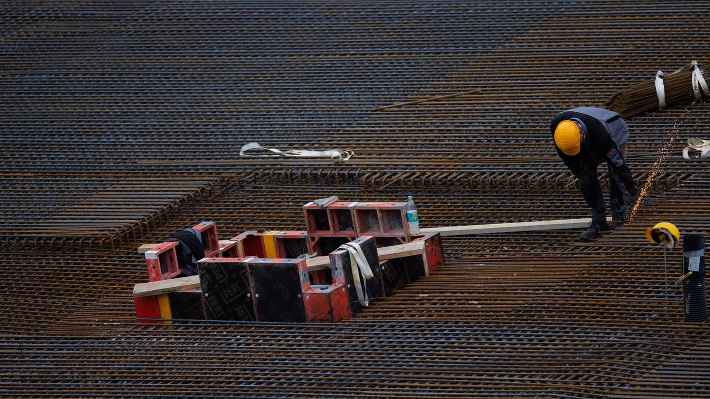 Lage der Wirtschaft in Europa: Einst Wachstumsmotor: Brüssel senkt Prognose für Deutschland