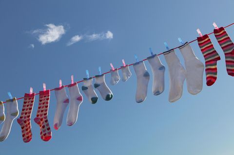 Frisch gewaschene Socken nach dem Wäschewaschen