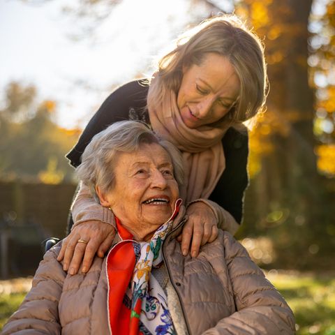 Cerstin Gammelin trifft ihre fast 103 Jahre alte Oma in Erfurt, seit September ist sie selbst Oma