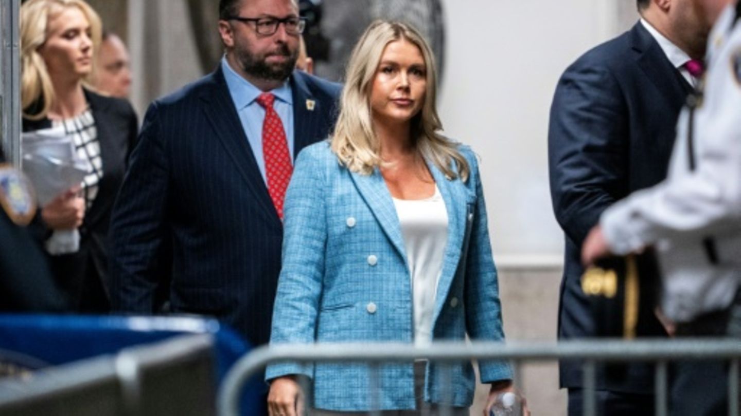 Leavitt bei einem von Trumps Gerichtsterminen in New York