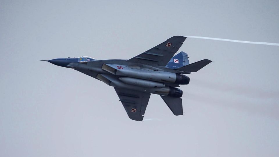 Ein MiG-29-Kampfjet von Polens Luftwaffe bei einer Luftfahrt-Schau