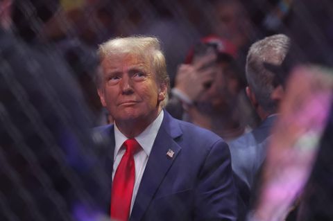 Donald Trump blickt nachdenklich