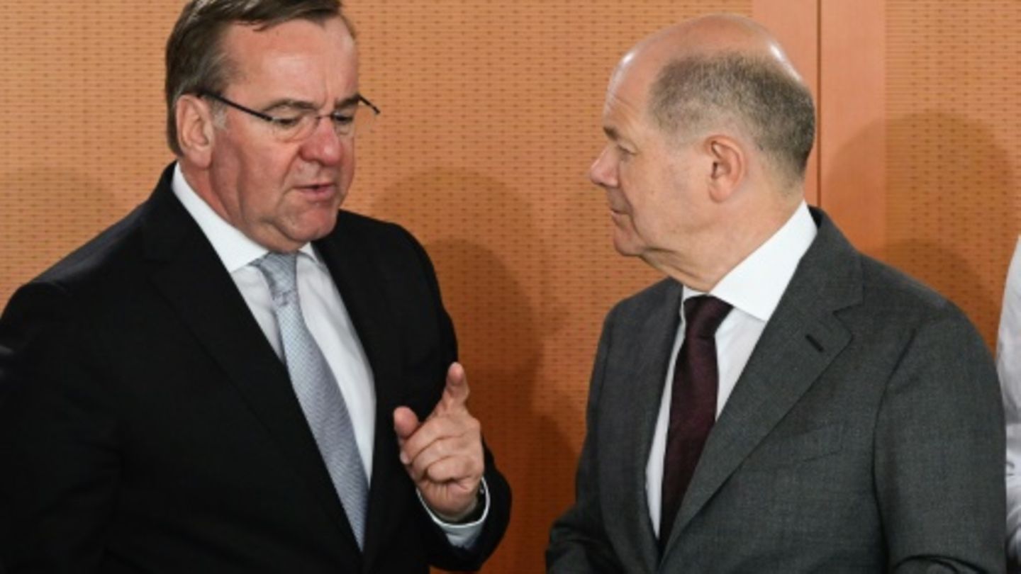 Pistorius und Scholz (r.) bei Kabinettssitzung
