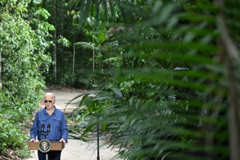 Biden bei seinem Besuch in Manaus