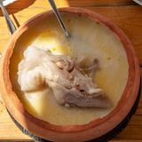 Khash – geschmorte Kuhfüße- und Köpfe in Brühe