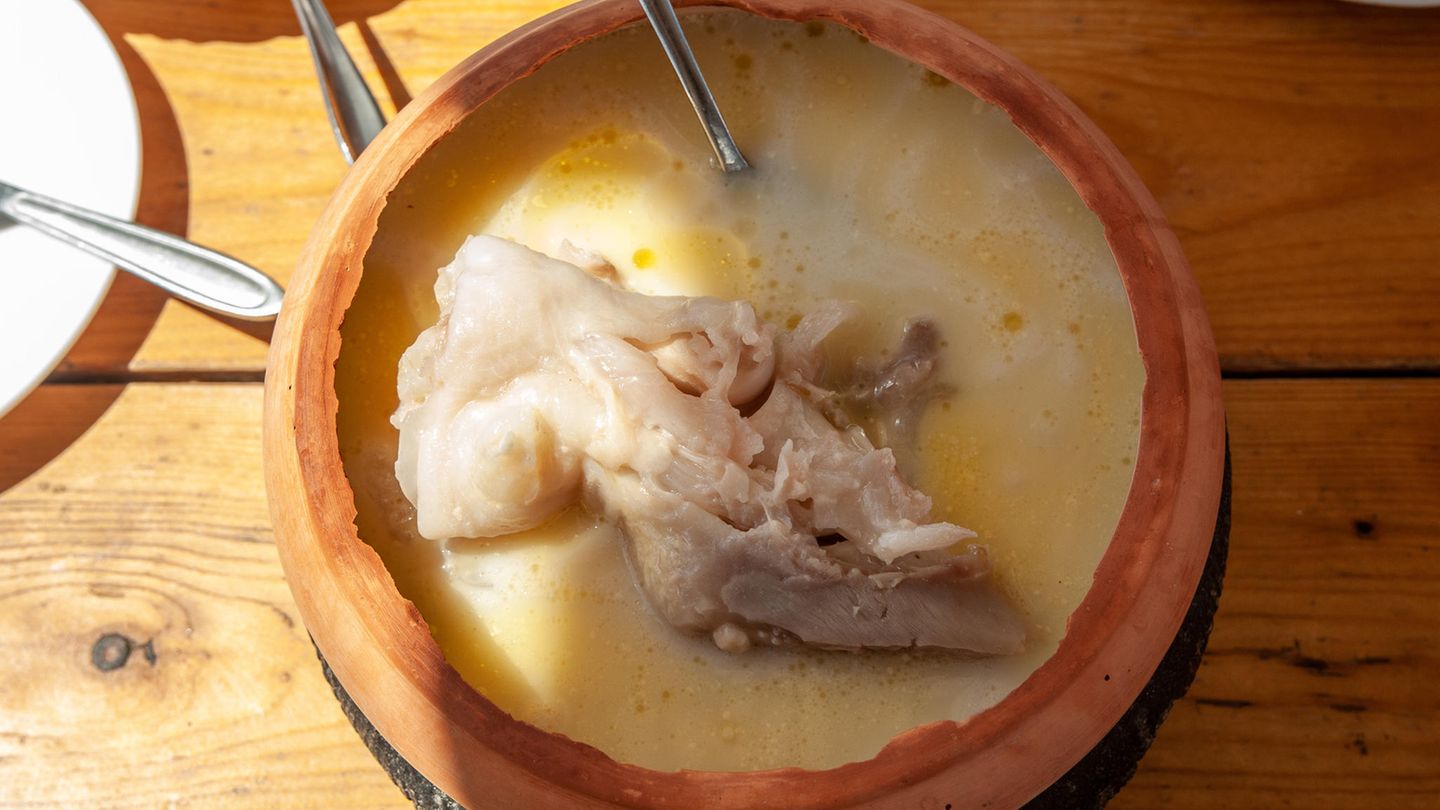 Khash – geschmorte Kuhfüße- und Köpfe in Brühe