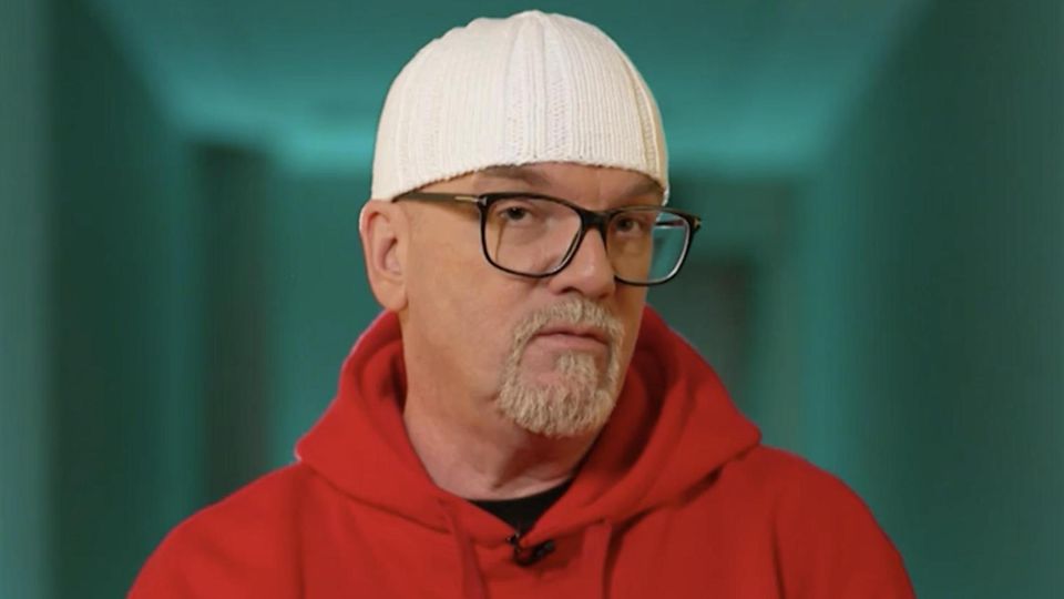 "Ich konnte mich nicht wehren": So schwierig war die Vergangenheit von DJ Ötzi Seine damals 17-jährige Mutter wurde bei einem One-Night-Stand schwanger und übergab ihn einer Pflegefamilie. Dort ging es ihm gut – bis sein leiblicher Vater von ihm erfuhr.