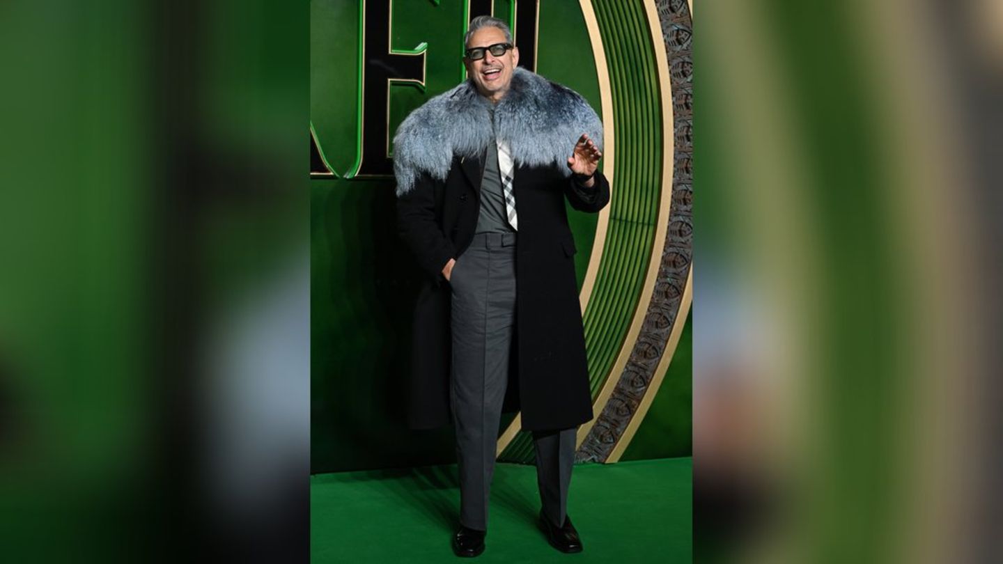 Jeff Goldblum: Mit plüschigem Kragen bei "Wicked"-Premiere