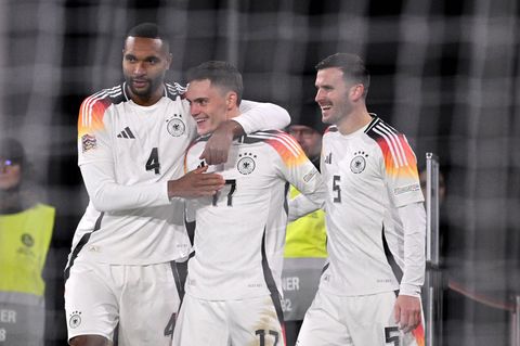 Deutsche Nationalspieler bejubeln ein Tor in der Nations League
