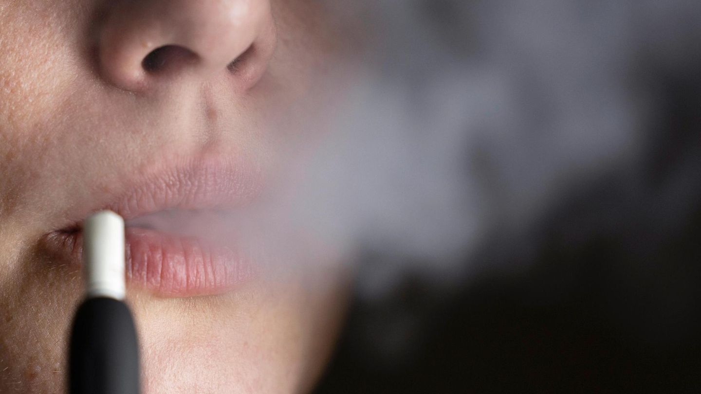 “I was never interested in smoking”: tobacco manager in an interview