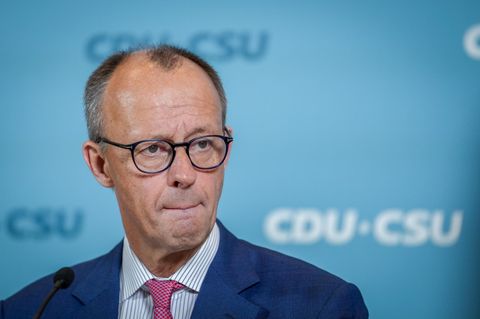 Portrait Friedrich Merz mit zusammen gekniffenden Lippen