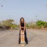 Urmila Pabale auf einem verlassenden Parkplatz in Vagator