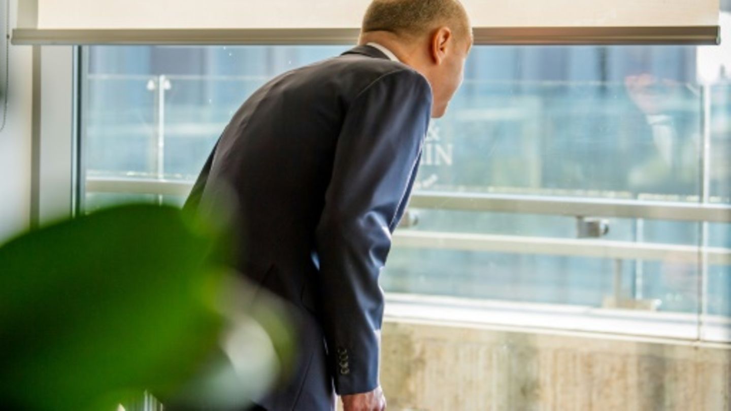 Blick aus dem Fenster: Kanzler Scholz