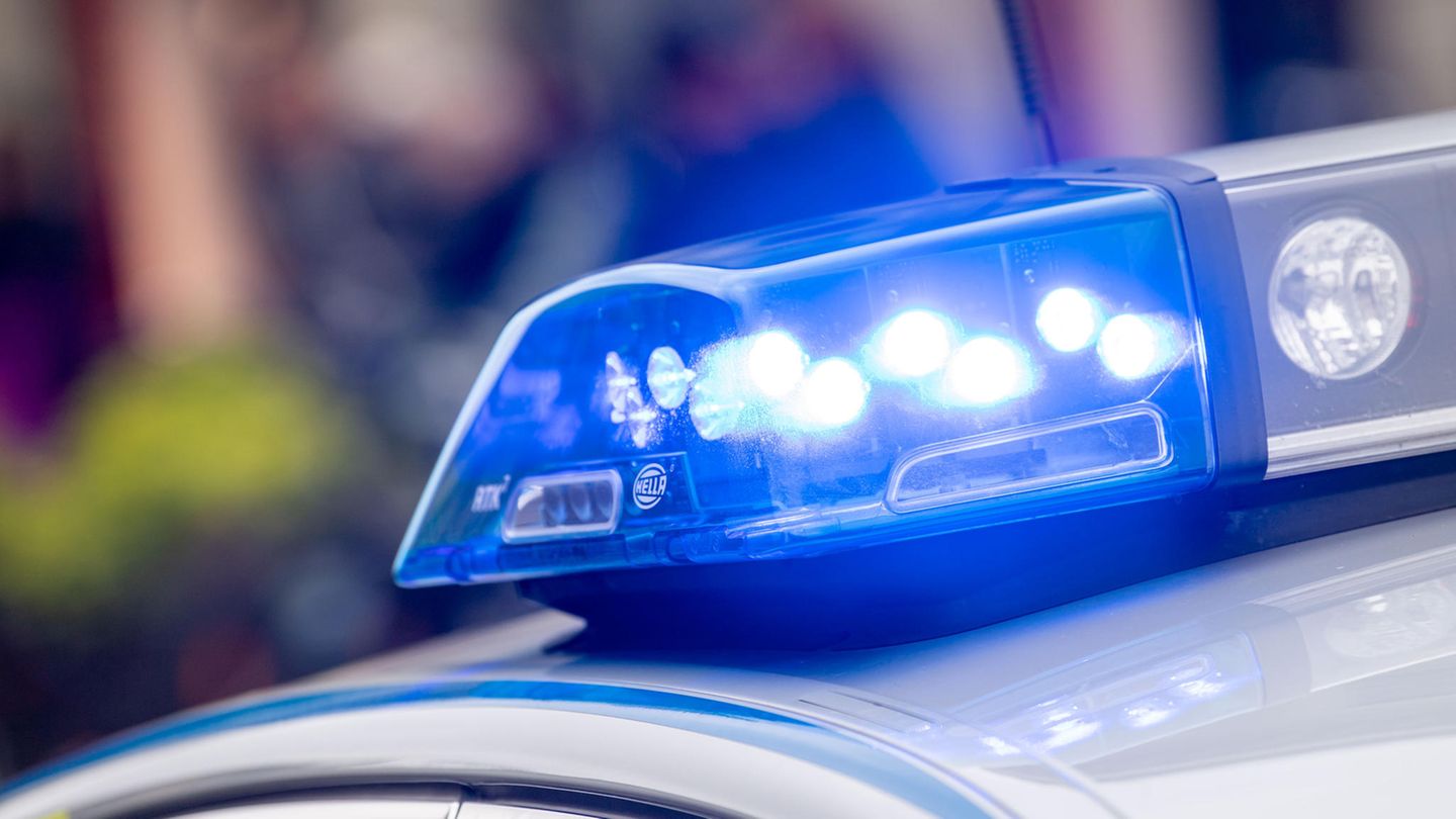 Das Blaulicht einer Polizeistreife