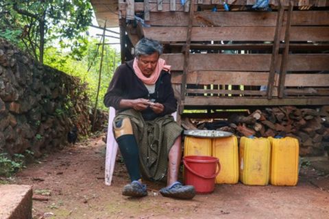 Der Landwirt Hla Han aus Myanmar hat ein Bein verloren, weil er auf eine Mine trat