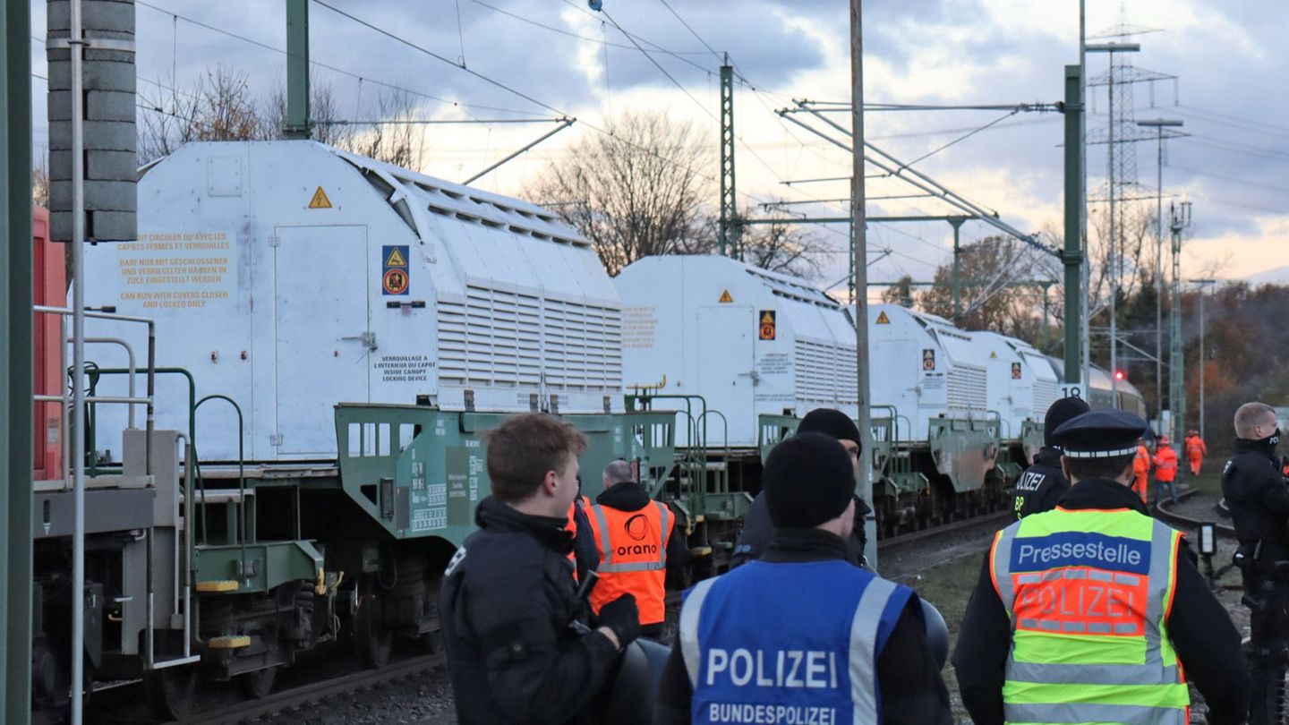 Atommüll: Nach vier Jahren: Ein Castor-Zug kommt in Deutschland an