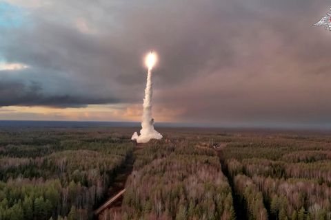 Russland soll eine Interkontinentalrake auf die Ukraine gefeuert haben