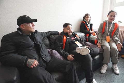 Der Streamer Montana Black ist auf den 11-jährigen Streitschlichter Damian aufmerksam geworden und besucht ihn an seiner Schule. Zusammen verbringen sie eine Pause als Schlichter.