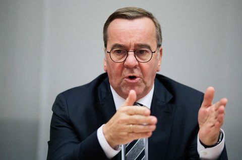 Gestern Abend gab der Verteidigungsminister Boris Pistorius an, für eine Kanzlerkandidatur nicht zur Verfügung zu stehen. Nun begründet er seine Entscheidung dagegen im Interview.