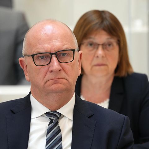 SPD Prime Minister of Brandenburg, Dietmar Woidke, and his previous Health Minister Ursula Nonnemacher