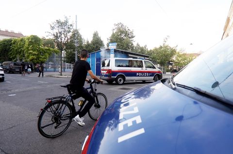 Fahrzeuge der Polizei stehen in Wien (Symbolbild)