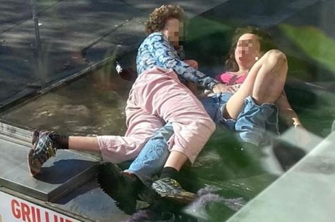 Ein Paar in München hat Sex auf einem Imbisswagen
