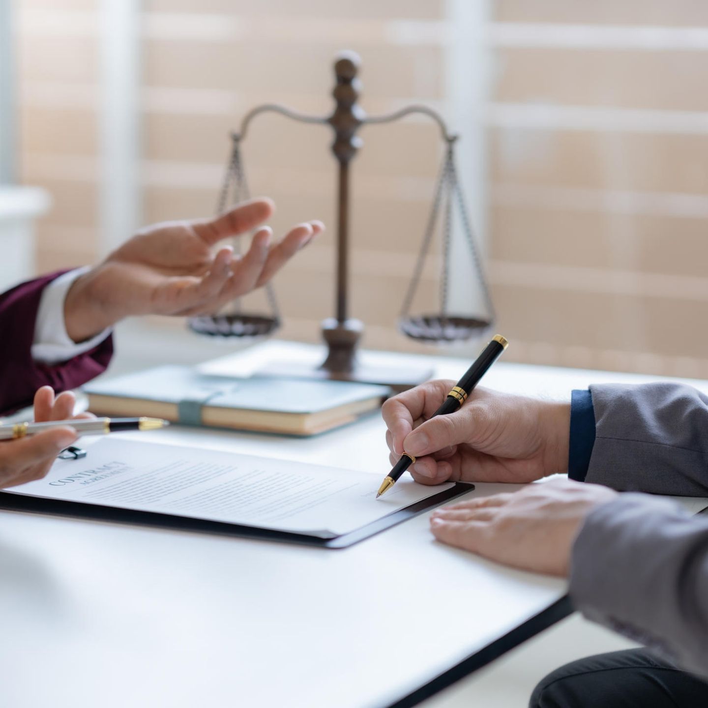 Testament: Beratungsgespräch mit Anwalt