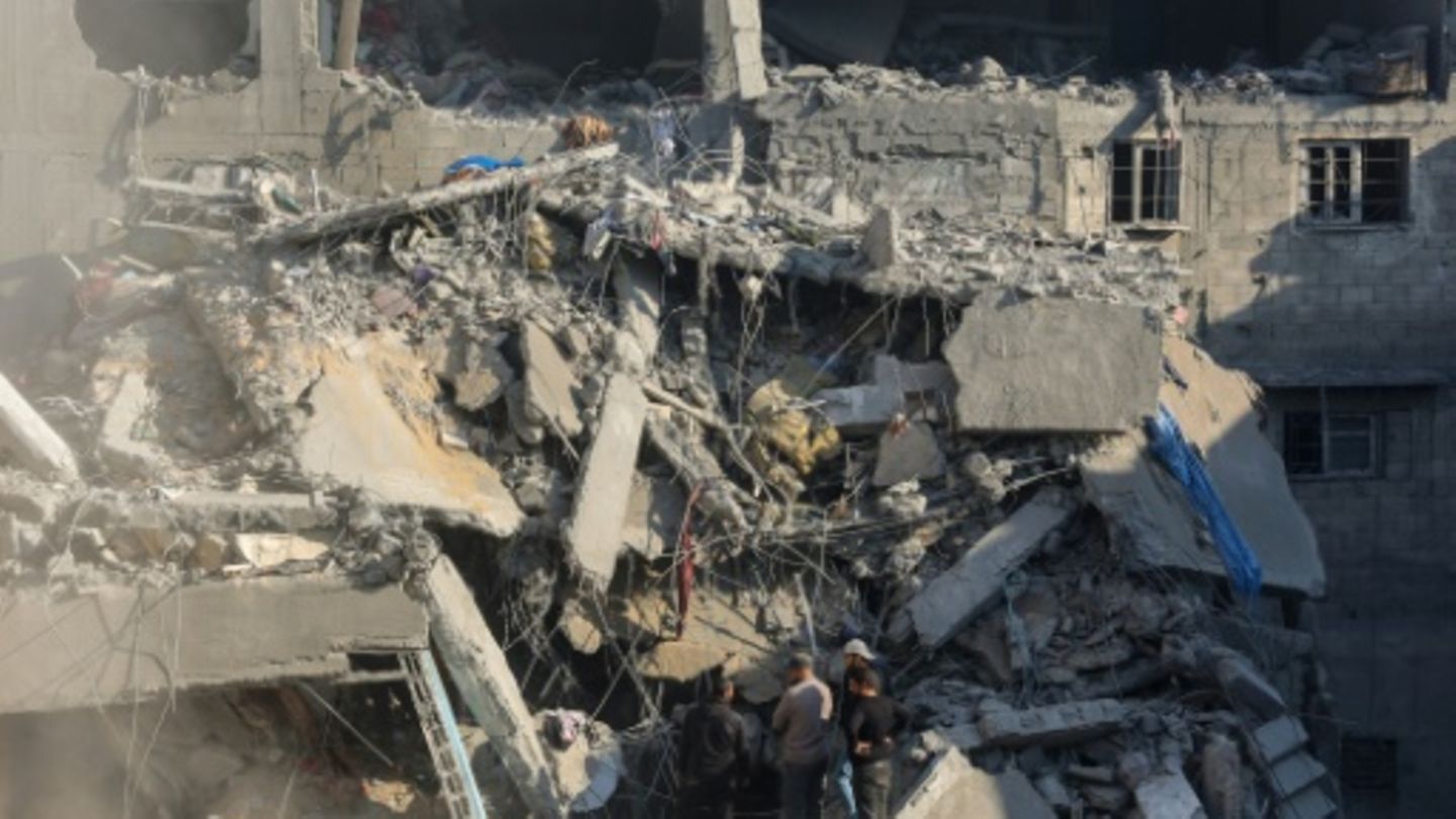 Trümmer nach israelischem Angriff südlich der Stadt Gaza