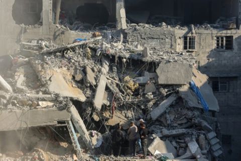 Trümmer nach israelischem Angriff südlich der Stadt Gaza
