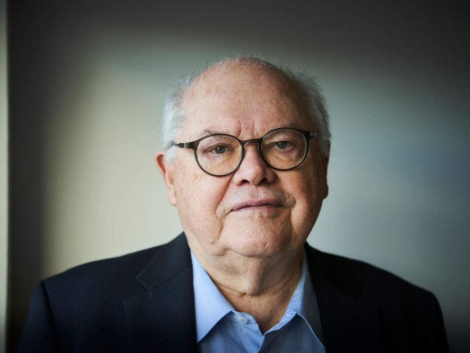 Jerzy Montag wurde 1947 in Katowice (Polen) geboren. Er studierte Rechtswissenschaften und ließ sich 1975 als Anwalt nieder. Von 2002 bis 2013 saß er für die Grünen im Bundestag. Er war rechtspolitischer Sprecher der Partei. 2014 untersuchte er als Sonderermittler im Zusammenhang mit den Rechtsterroristen der NSU die Geschichte des V-Mannes "Corelli". 2020 setzte der Landtag Sachsen-Anhalt ihn als Sonderermittler im Fall Oury Jalloh ein. 