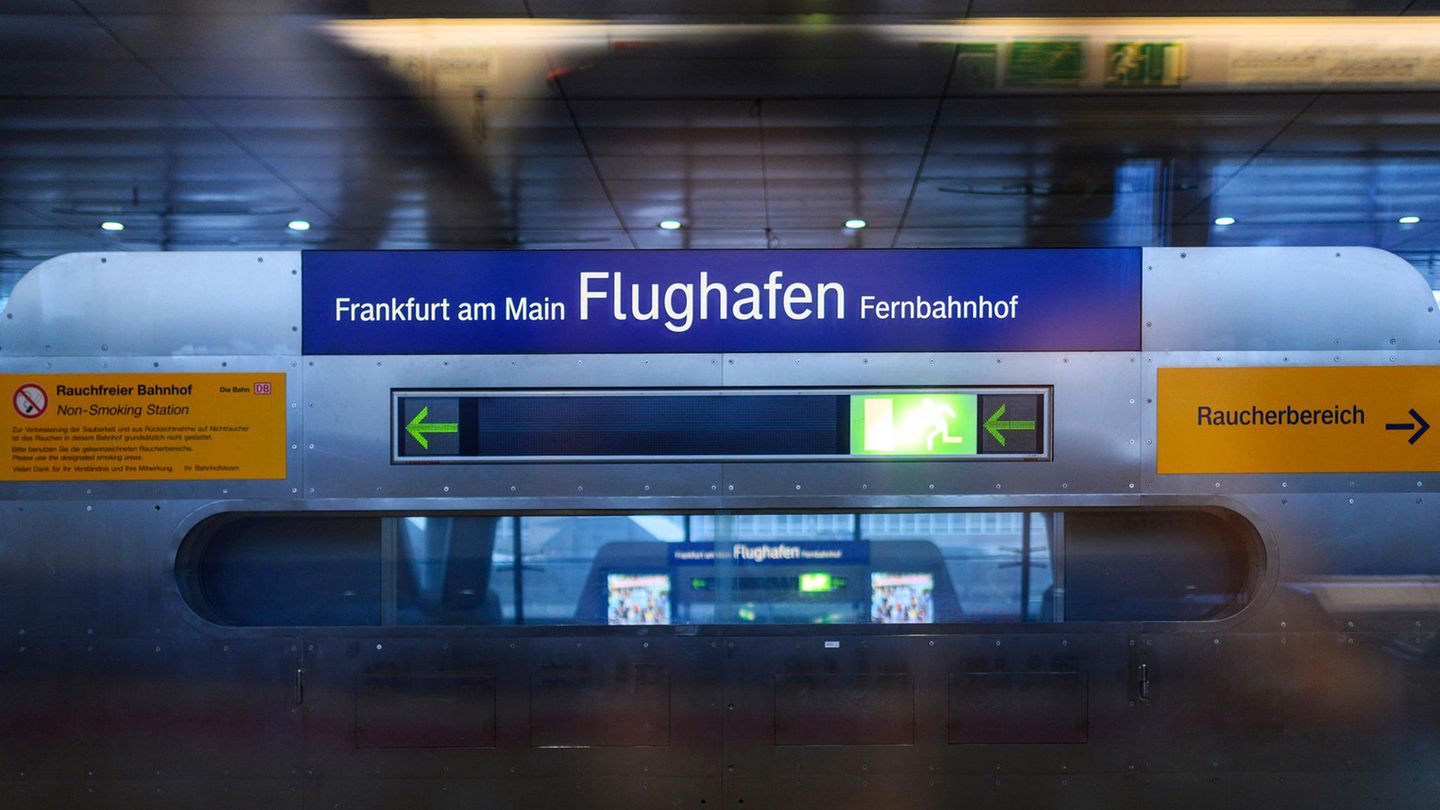 Mit dem Zug zum Flug finden Deutsche gut Flughafen Bahnhof Frankfurt