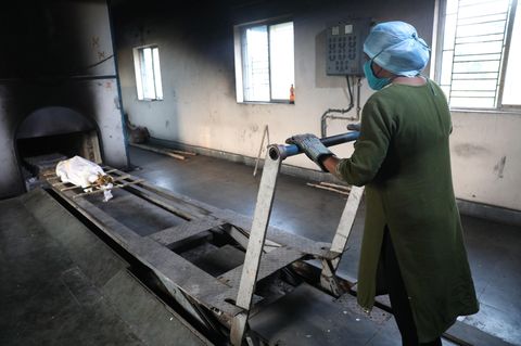 Blick in ein Krematorium in Indien