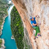Chris Sharma klettert in Mont Rebei
