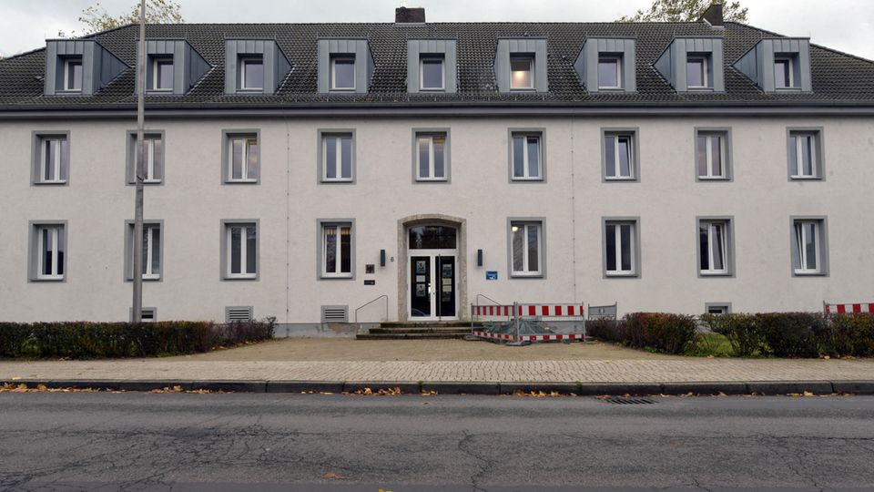 Grünes Gewölbe : Beim Zollamt in Emmerich lagerten schlecht gesichert Millionen Euro an Bargeld. Die Täter sind mittlerweile festgenommen worden Beim Zollamt in Emmerich lagerten schlecht gesichert Millionen Euro an Bargeld. Die Täter sind mittlerweile festgenommen worden
