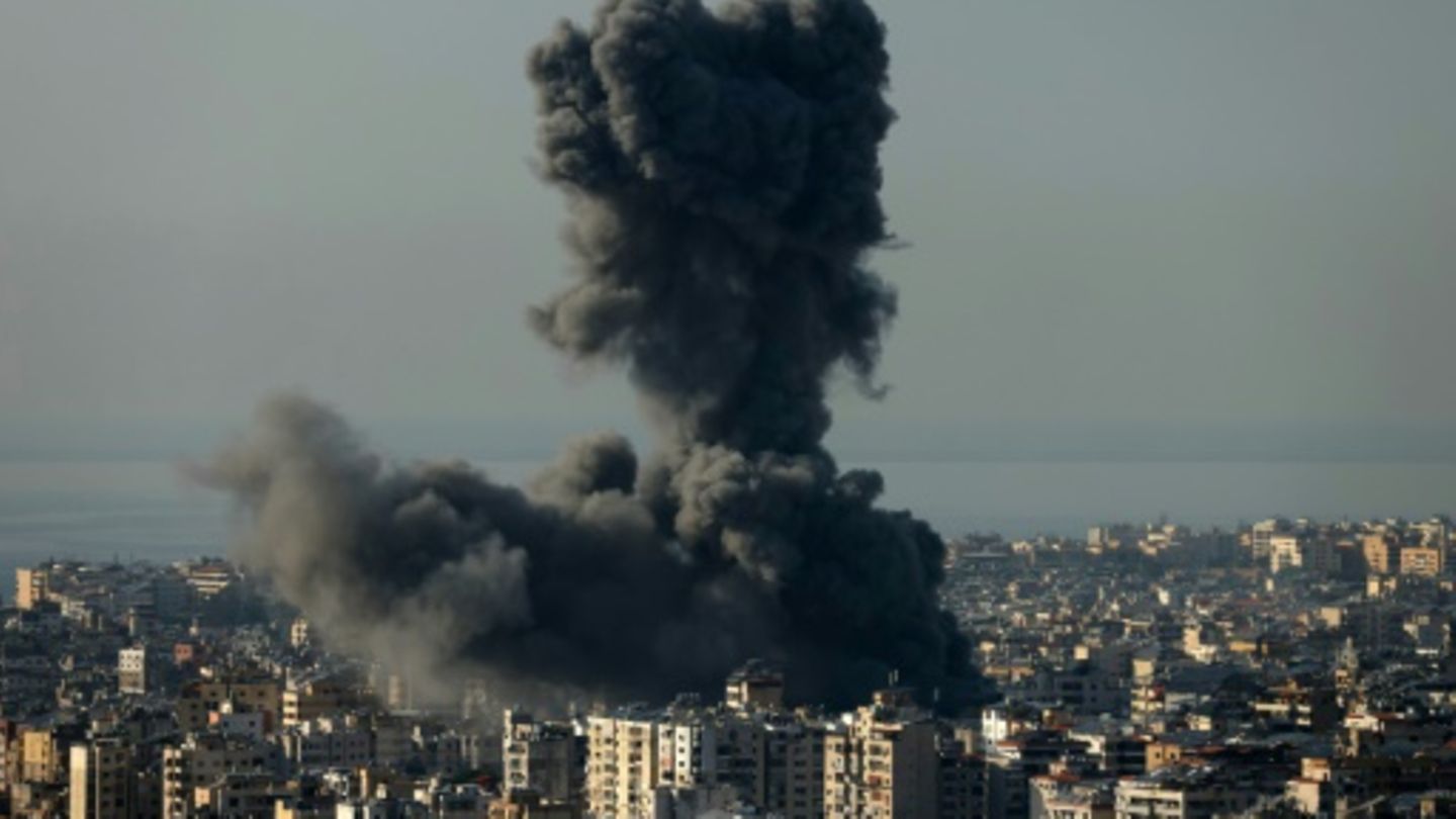 Aufsteigender Rauch nach einem Angriff in Beirut