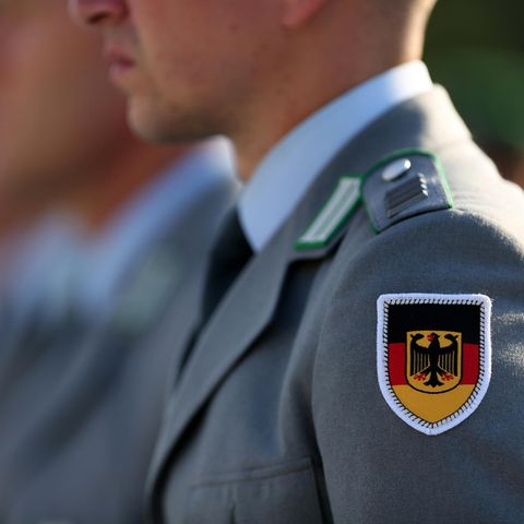 Streit um die Ausgehuniform, hier die Dienstuniform des Wachbattallions