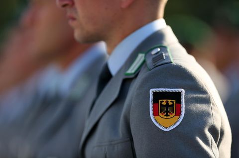 Streit um die Ausgehuniform, hier die Dienstuniform des Wachbattallions
